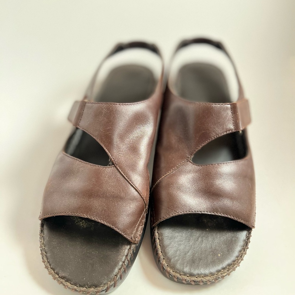 Sonoma Velcro brown sandals. Excellent condition